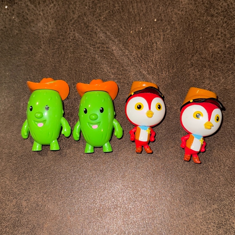 Disneys Sheriff Callie Toby and Peck small‎ figurines